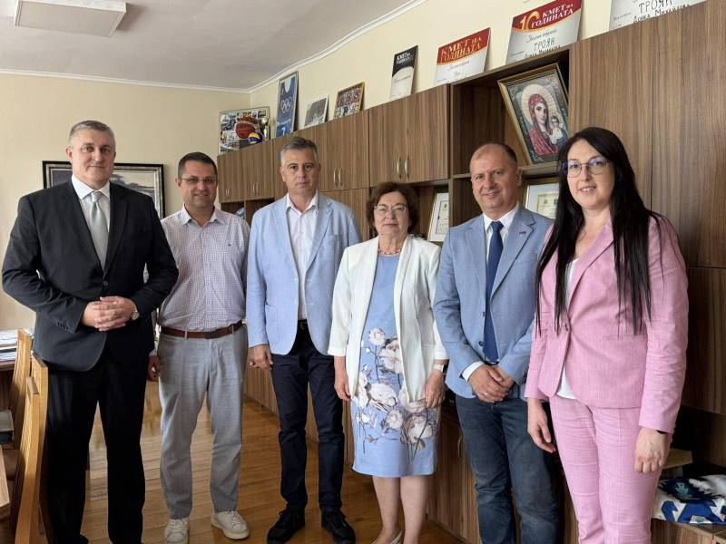 Bridges of cooperation Pirot-Trojan